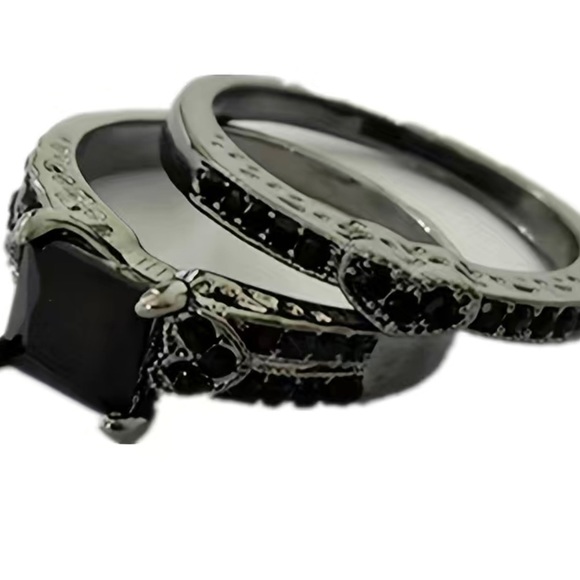 Black Cubic Zirconia Sz 8 Beautiful 2 pc Ring! - Picture 13 of 14